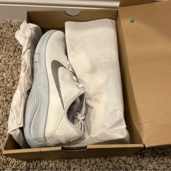 Nike Flex Men’s Running Shoes Size 12 | White & Silver | New in Box - Picture 10 of 11